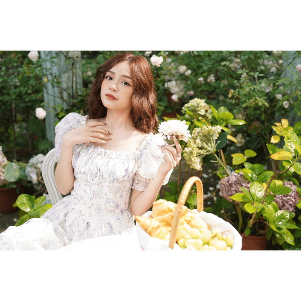 ĐẦM VOAN MỘT NGÀY NGẬP NẮNG VÀ CÁC CHỊ EM NÊN MẶC MỘT CHIẾC ĐẦM TRẮNG UP