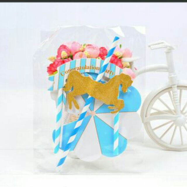 Vòng quay ngựa gỗ trang trí bánh sinh nhật