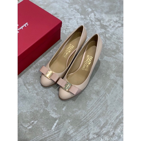 Giày cao gót 7cm da thật cao cấp thương hiệu Salvatore Ferragamo Vara da mềm đi êm chân