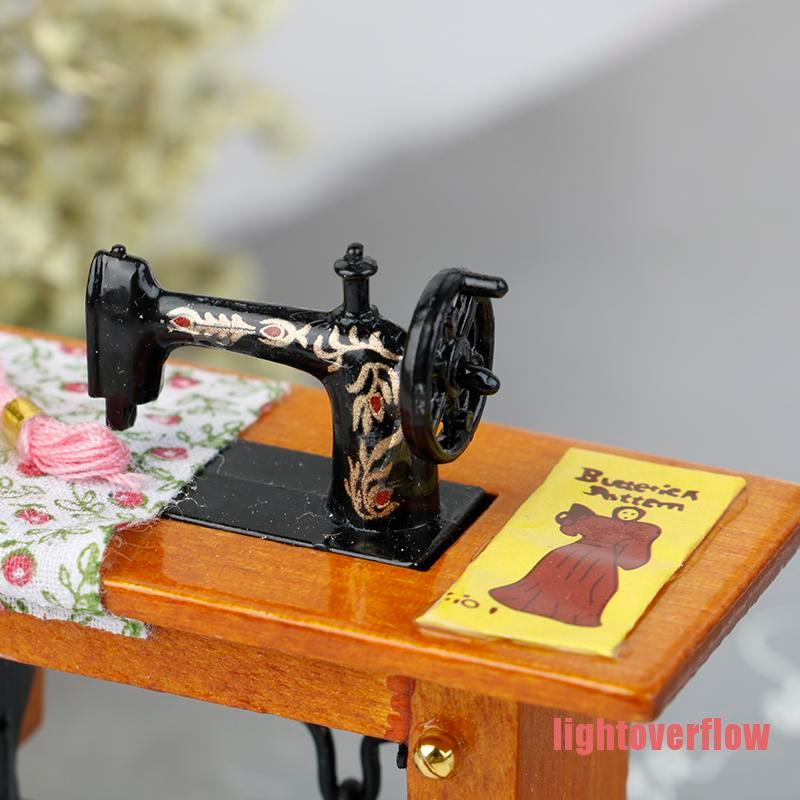 Máy may mini tỉ lệ 1: 12 trang trí nhà búp bê độc đáo