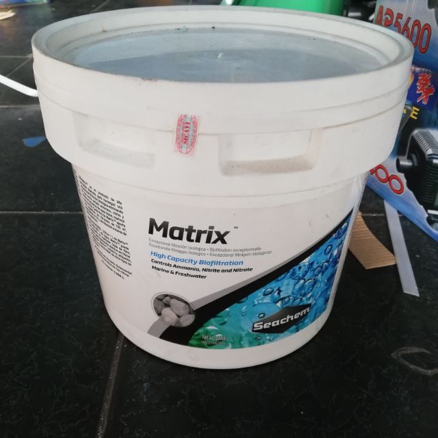 Vật liệu lọc Matrix / Matrix Pond seachem 4l lọc nước hồ cá