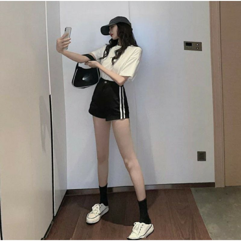 Quần shorts phối sọc lưng cao cá tính