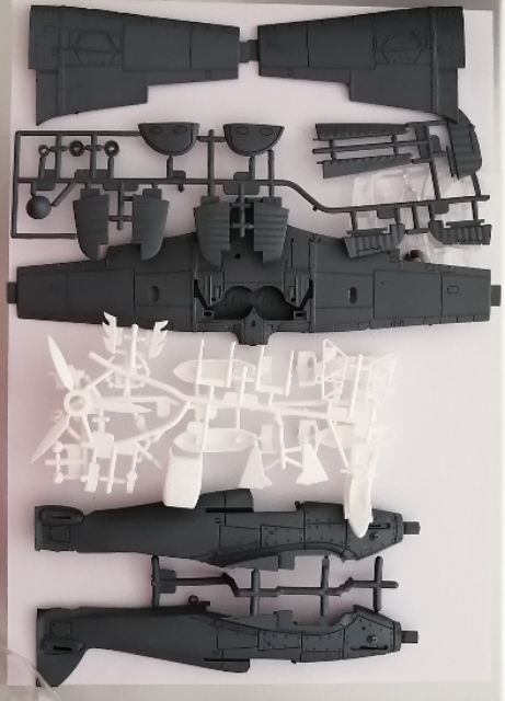 Bộ lắp ráp  mô hình máy bay Hurricane Tỷ lệ 1:48