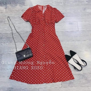 Váy đỏ chấm bi dáng xòe