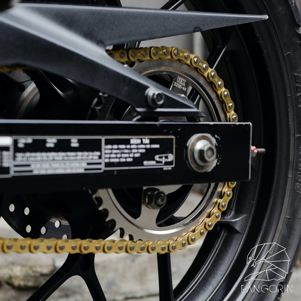 Sên xe máy RK Takasago Chain mã GB-428-SB, màu vàng, không phốt cao su, kích thước 9 ly - 428, 124 / 132 mắc sên