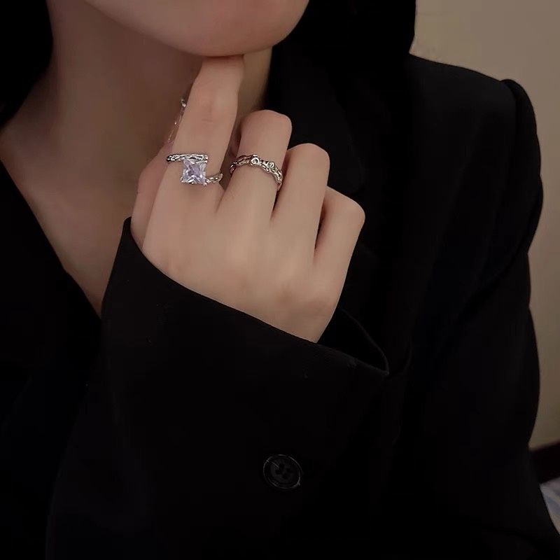 Nhẫn Đính Kim Cương Nhân Tạo Thiết Kế Đơn Giản Sang Trọng