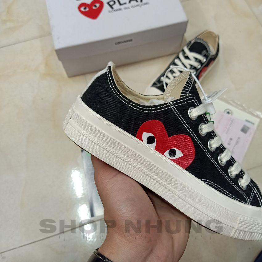 Giày converse play tim màu đen nam nữ cổ thấp