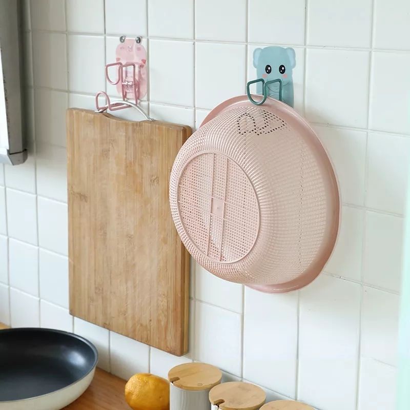 Móc Sắt Treo Thau Chậu Thớt Rổ Đồ Dùng Nhà Bếp Dán Tường Hình Thú Ngộ Nghĩnh Dễ Thương