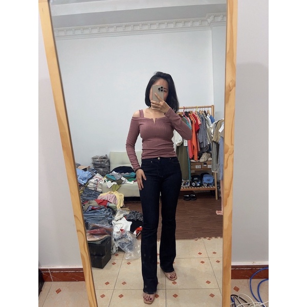 Áo thun gân tay dài.