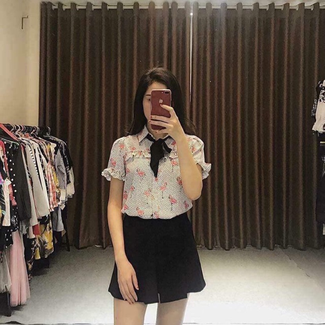 Áo zara size xs đã sử dụng mới nguyên nhé dành cho nạn nào dưới 50kg ạ có nơ buộc cả khá xinh. Hàng aut ko phải xuất