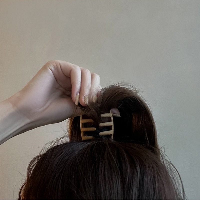 1 Kẹp Tóc Đuôi Ngựa Hình Tam Giác Bằng Acrylic Thời Trang Hàn Quốc Vintage Cho Nữ
