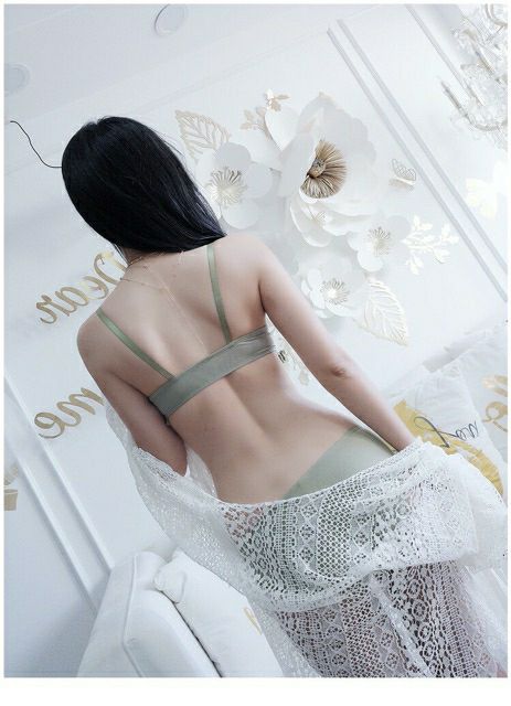 Bộ Đồ Lót Thổ Cẩm Cài Trước Không Gọng Đệm Mỏng | BigBuy360 - bigbuy360.vn