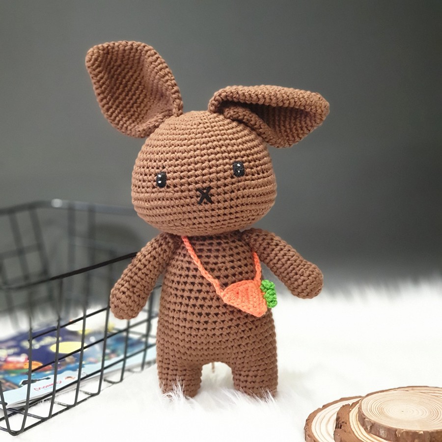 Gấu bông handmade cao cấp Amiu Việt Nam - Thỏ nhỏ đeo túi carot handmade