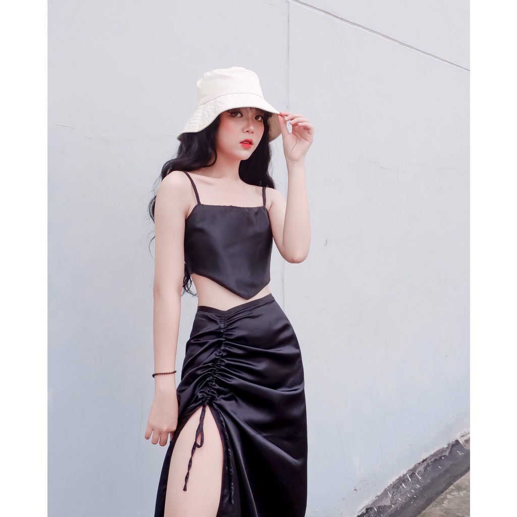 Set lụa áo yếm 2 dây + chân váy rút dây xẻ tà đi biển màu đen HS118 Hỉn Hỉn Store
