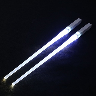 Đôi đũa có đèn led phát sáng độc đáo