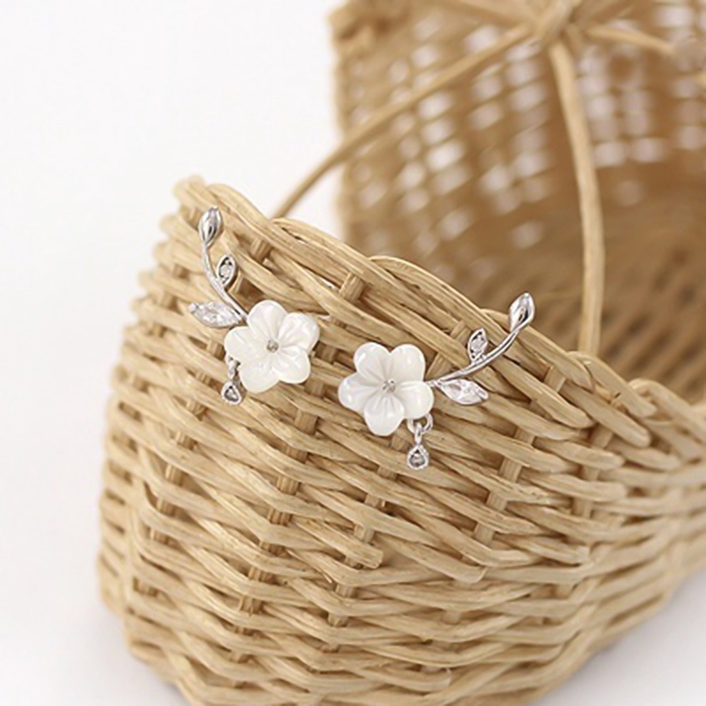 Đôi bông tai họa tiết hoa kiểu dáng thanh lịch cho nữ