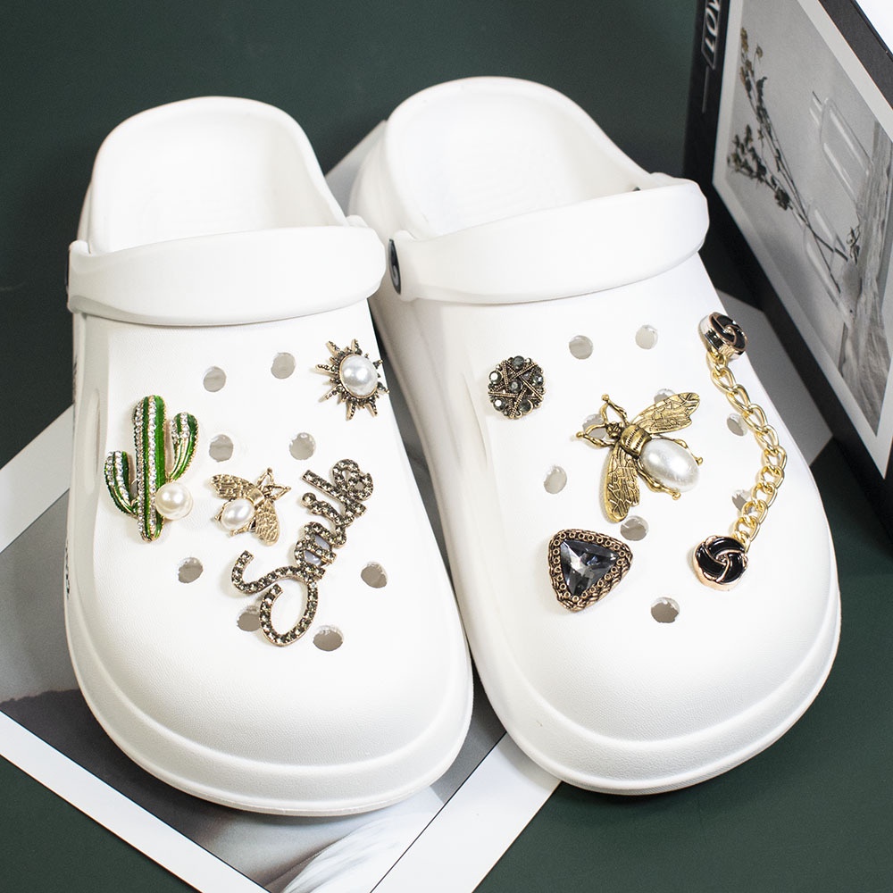CROCS Phụ Kiện Khóa Cài Chai Nước Hoa Hình Tháp Jibbitz Bằng Hợp Kim Sắt Đính Kim Cương Giả Cho Nữ