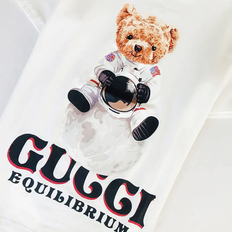 Áo Thun Tay Ngắn Cổ Tròn Form Rộng In Logo Gucci Chất Liệu Cotton