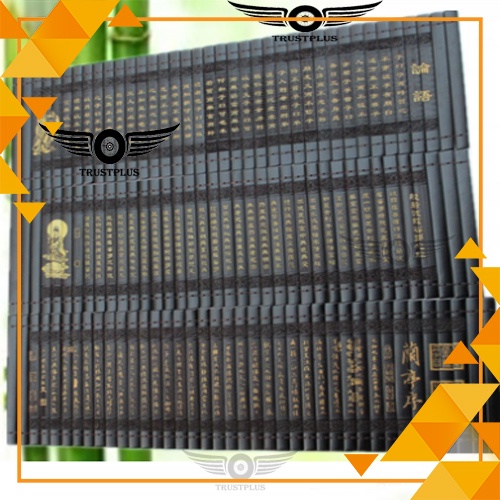 Sách trúc cuộn trang trí bàn trà đạo