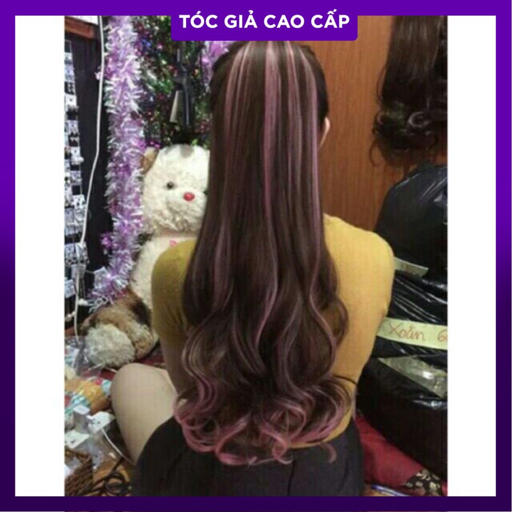 Tóc cột xoăn line hồng hình tự chụp