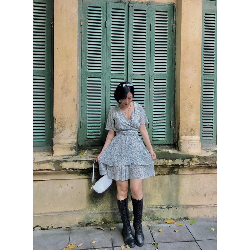 VÁY HAI TẦNG CỔ ĐẮP CHÉO HOA NHÍ
