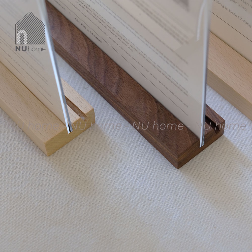 Menu mica đế gỗ - Tent card | nuhome.vn | standee để bàn được thiết kế đơn giản mộc mạc và đẹp mắt