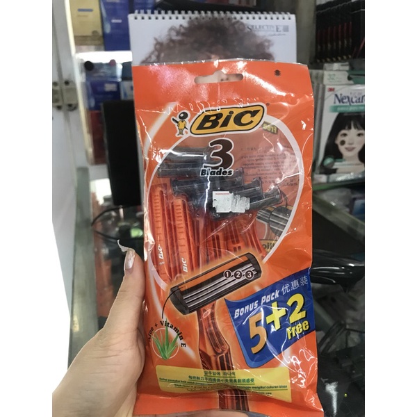 DAO CẠO RÂU thương hiệu BIC, 3 lưỡi, mỗi bịch 7 cây