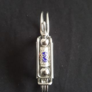 Móc khóa uốn thủ công