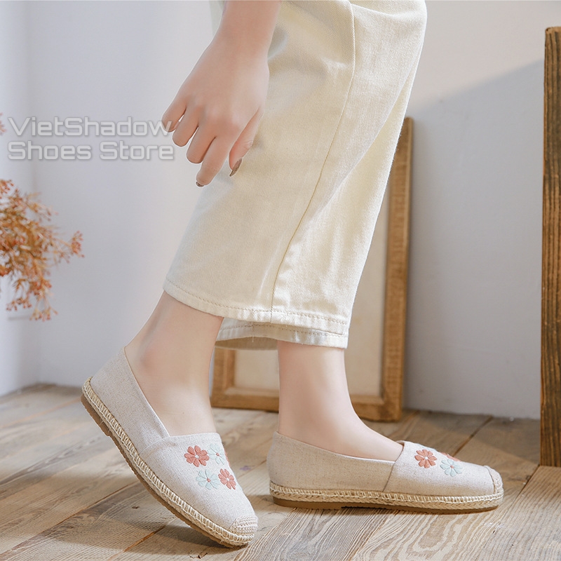 Slip on cói nữ - Giày lười vải thêu hình bông cúc - Chất liệu vải bố 4 màu (be), (đen), (xám) và (khaki) - Mã SP X-15