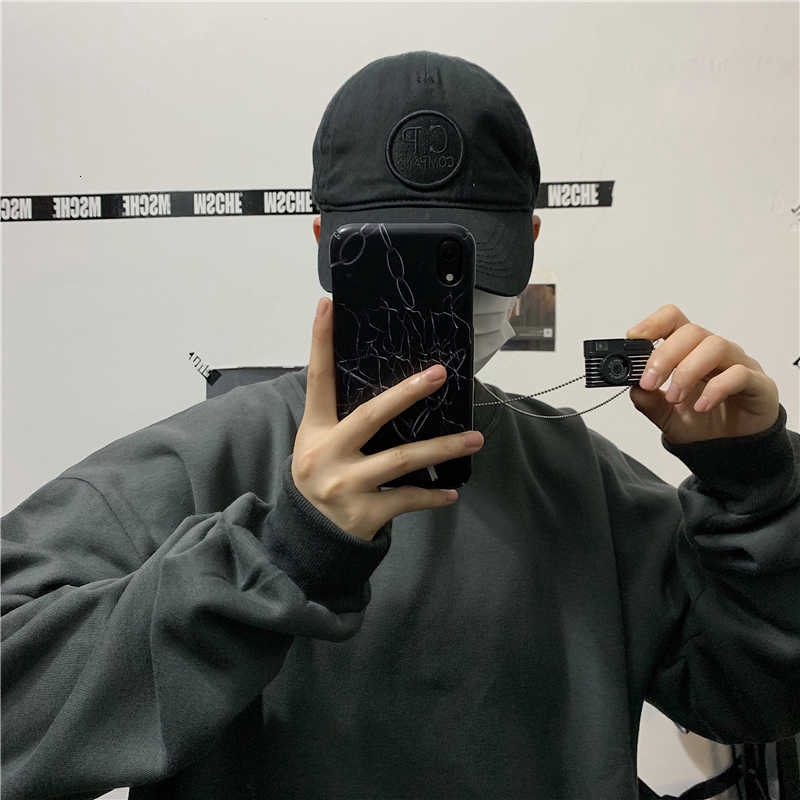 Dây chuyền hình máy ảnh đường phố với đèn flash dành cho cặp đôi