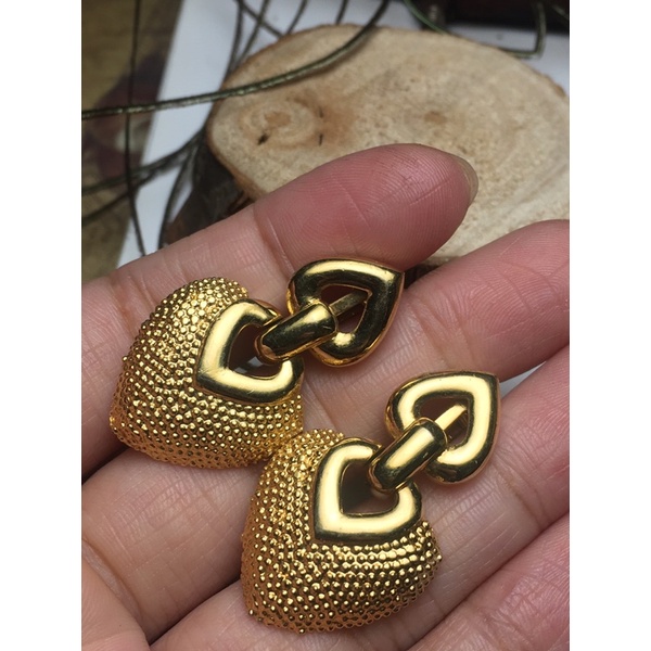 Bông tai kẹp vặn vintage trái tim kiểu tay nắm gõ cửa