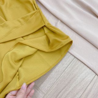 SÉT ÁO SÁT NÁCH VÀNG KÈM QUẦN TƠ LỤA