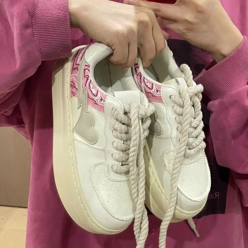 Giày thể thao dây xoắn trái tim đế độn siêu hót