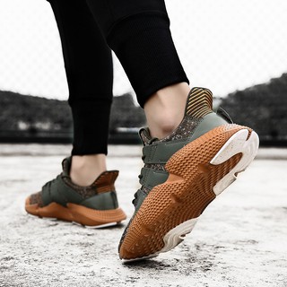 Men's running shoes with ventilation
