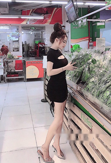 Váy body khoét ngực cộc sexy | BigBuy360 - bigbuy360.vn