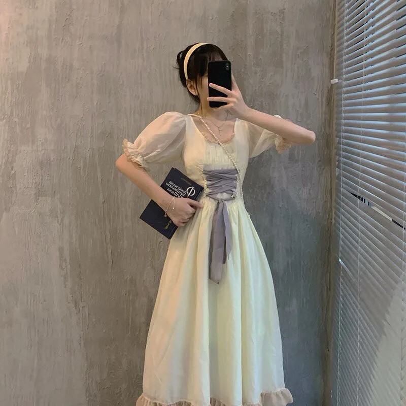 Đầm công chúa thắt eo phong cách Pháp cổ vuông