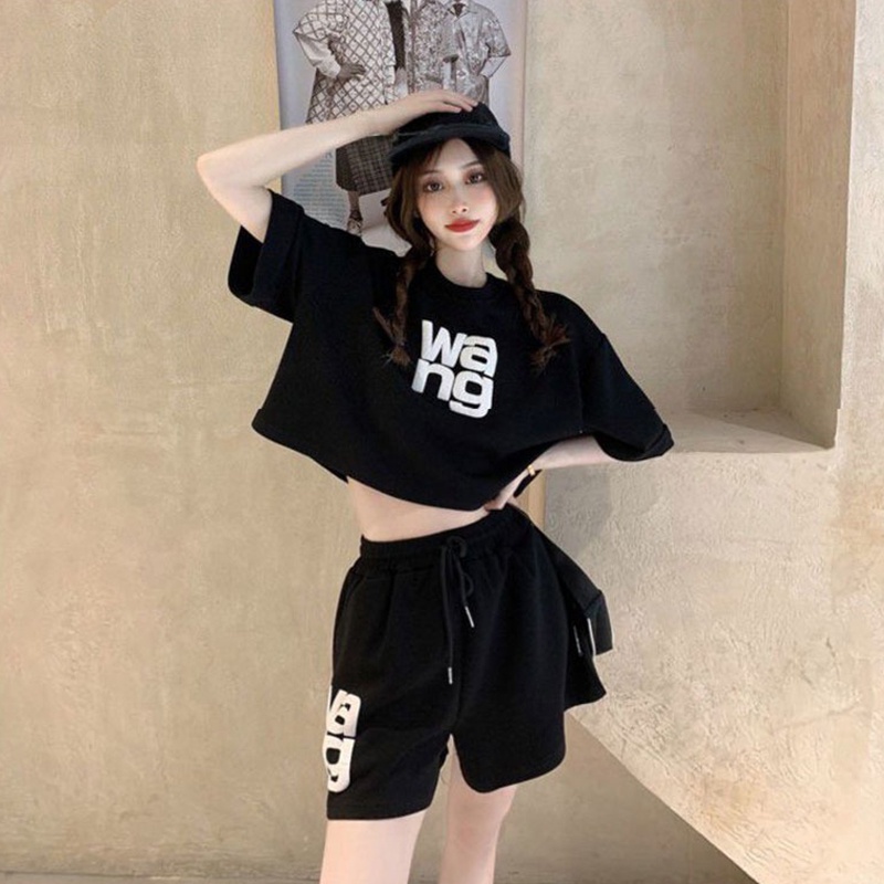 Bộ đồ thể thao IELGY ngắn tay cổ tròn in chữ thời trang cho nữ