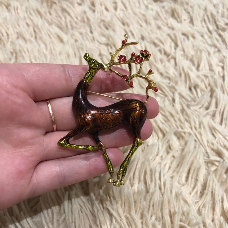 Christmas Deer Brooch Enamel Reindeer Sika Deer Brooch Cute Beautiful Animal Pin Jewelry Pins