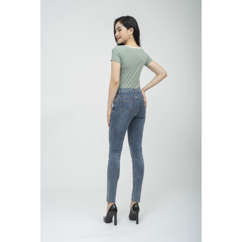 Áo thun cotton nữ dáng ôm mềm mát cổ tròn tay ngắn phối màu thêu chữ FIONA F522172