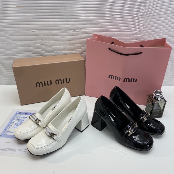 Giày MIUMIU gót vuông mũi tròn cực zinh XX hai màu đen trắng fullbox