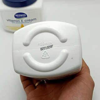 KEM DƯỠNG DA VITAMIN E REDWIN