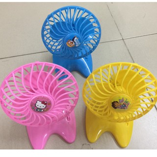 Quạt mini dùng pin xoay 360