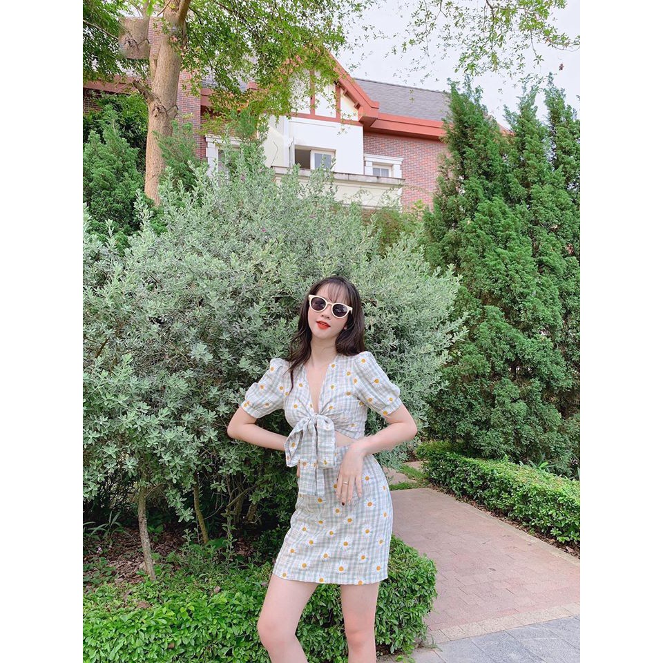 [Mã FAMARAL1 giảm 10K đơn 50K] Set Đầm hoa cúc cột nơ khoét eo siêu dễ thương | BigBuy360 - bigbuy360.vn