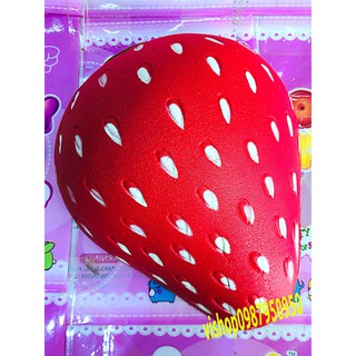 SQUISHY  NỬA QUẢ DÂU TÂY KHỔNG LỒ