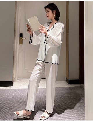 Set Đồ Ngủ Dài Tay Vải Phi Bóng Cho Nữ