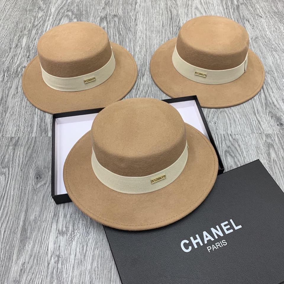 Mũ Dạ Tròn Tag Chữ Siêu Sinh