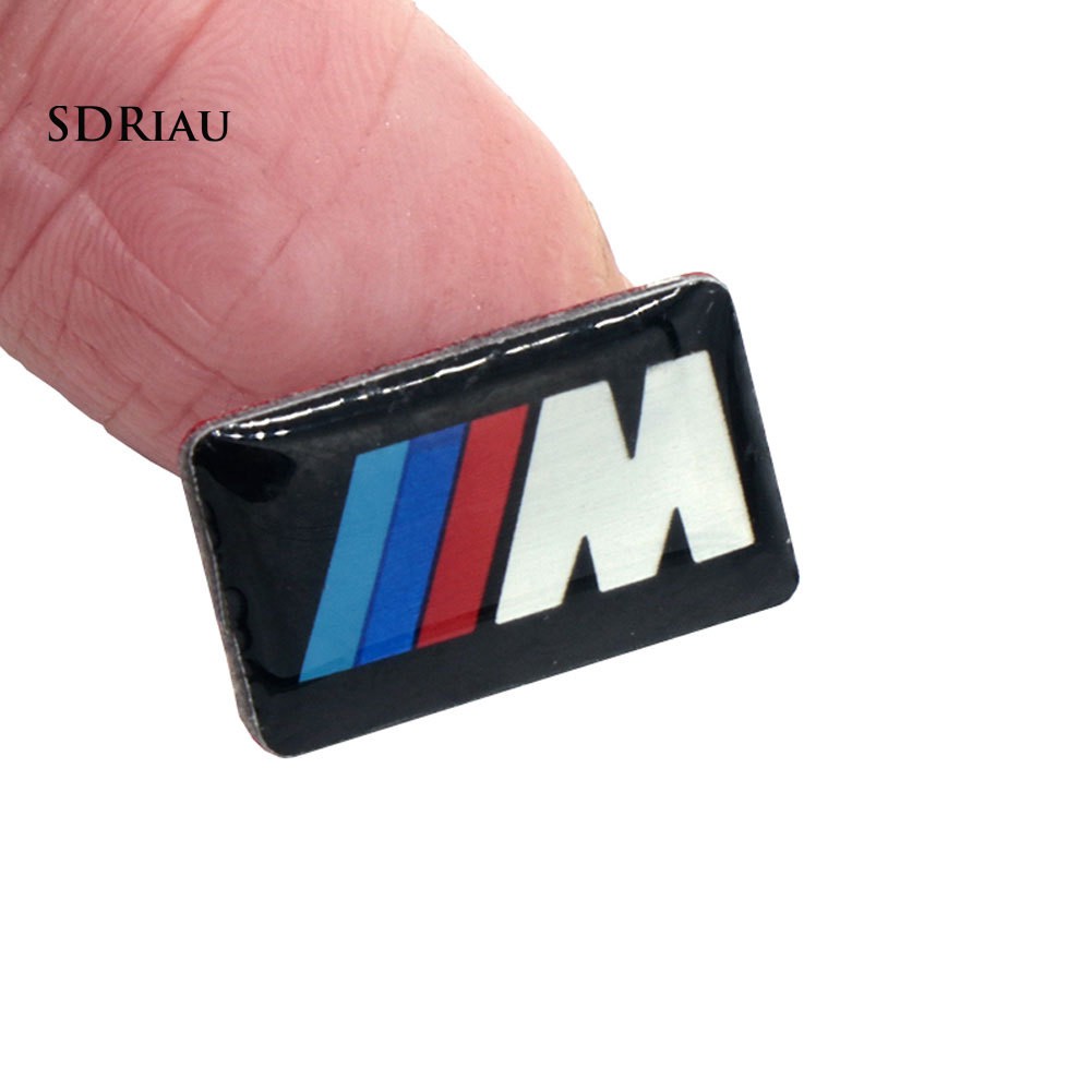 Sticker hoạ tiết chữ M dùng để trang trí vô lăng xe BMW