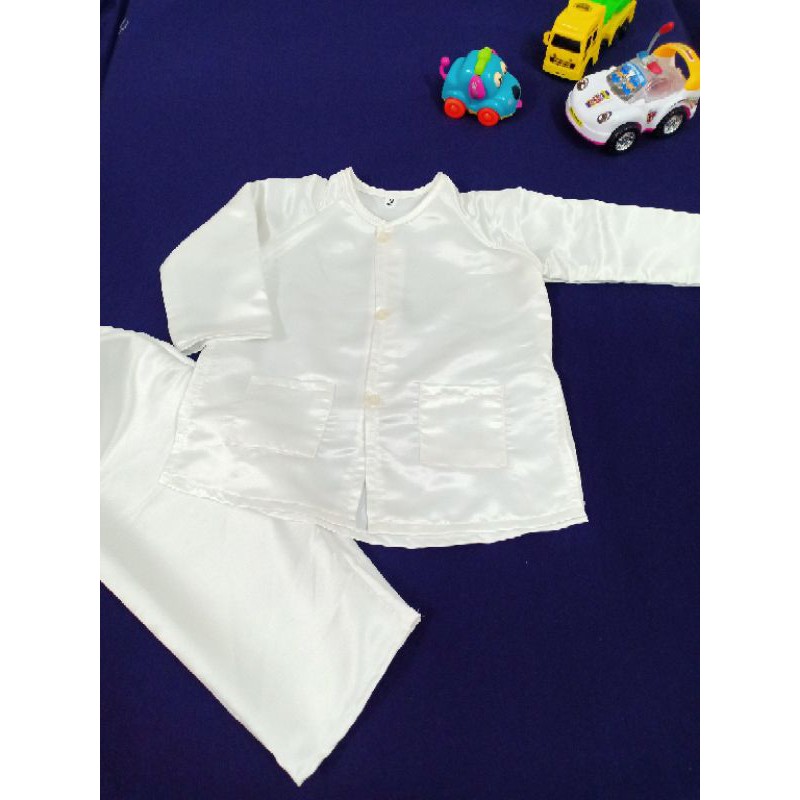 Bà ba màu trắng cho bé