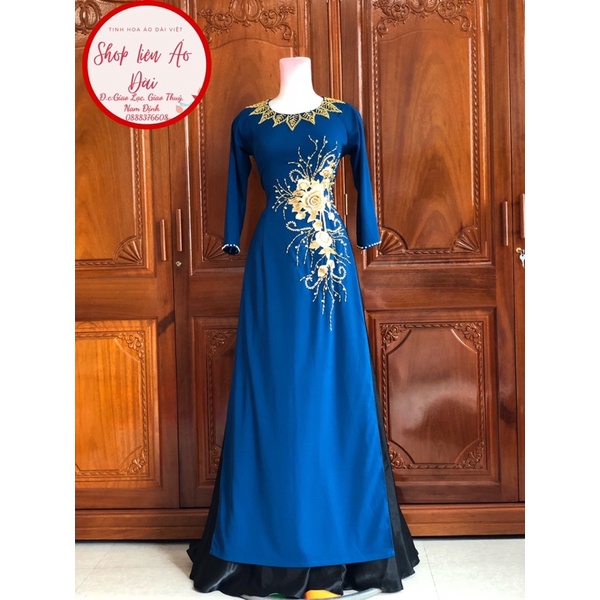 Áo dài xanh đen thiết kế hoa ren điểm nhấn phần eo điệu, 2 tà