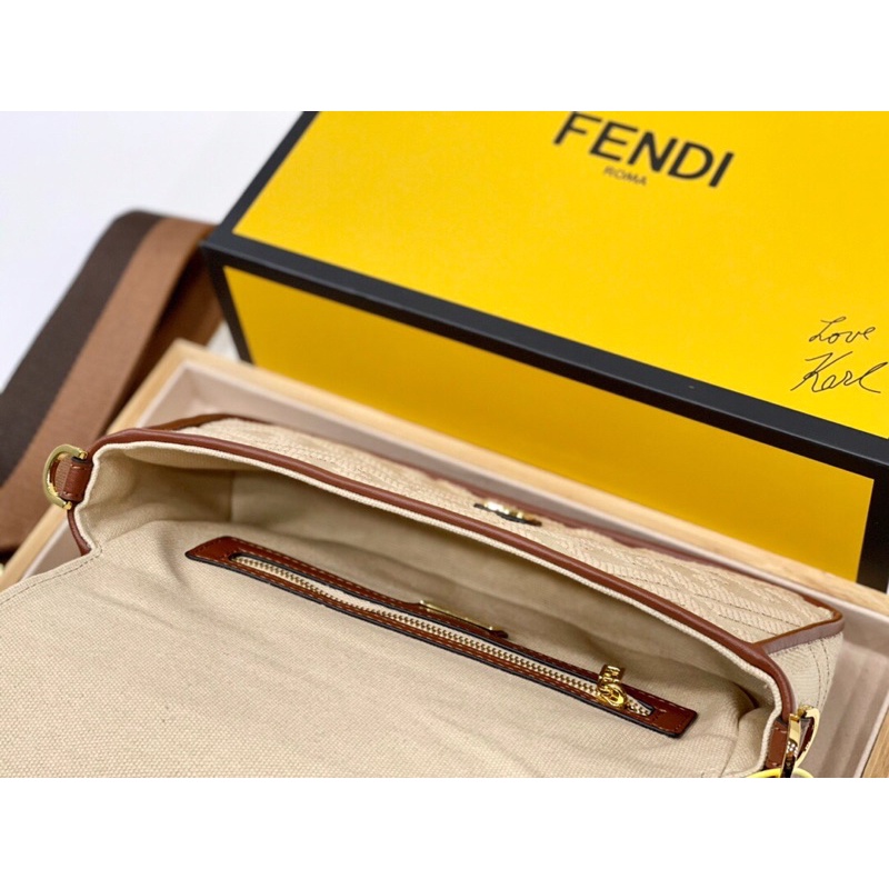 Túi xách Fendi size 25cm có nhiều màu rất đẹp